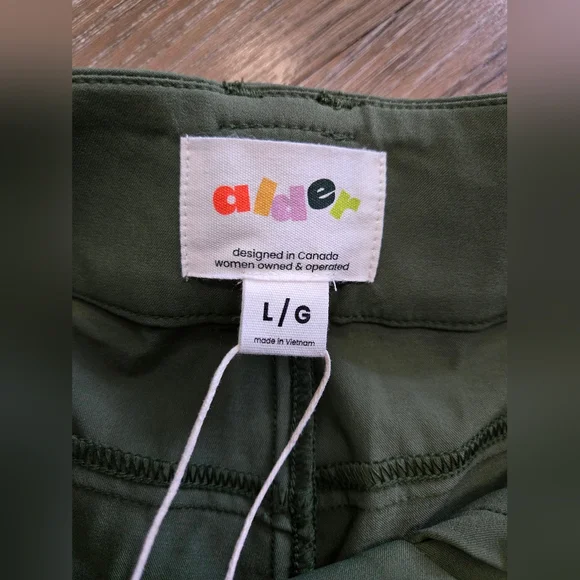 New with Tags Designed in Canada High-Rise Cargo Hiking Shorts by Alder Apparel - Picture 15 of 16